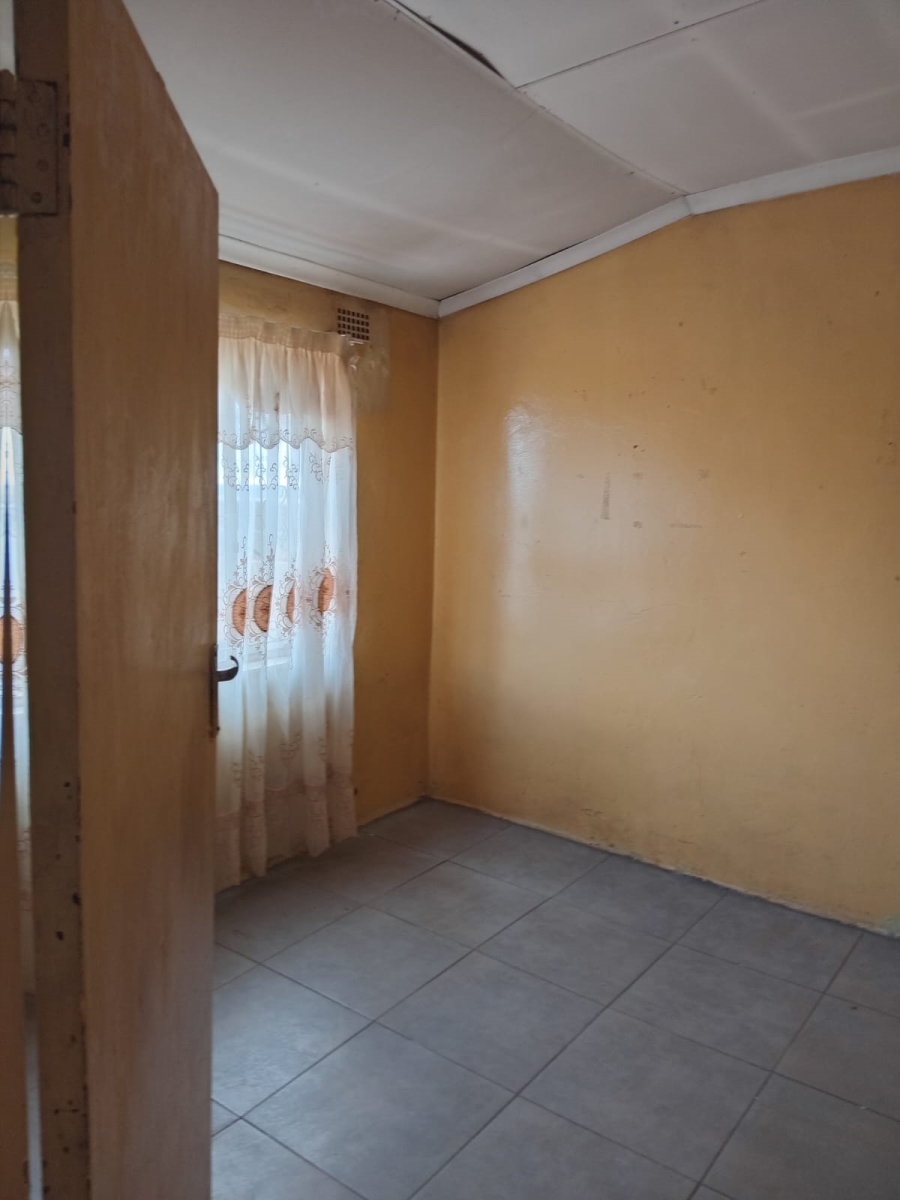 2 Bedroom Property for Sale in Senaoane Gauteng