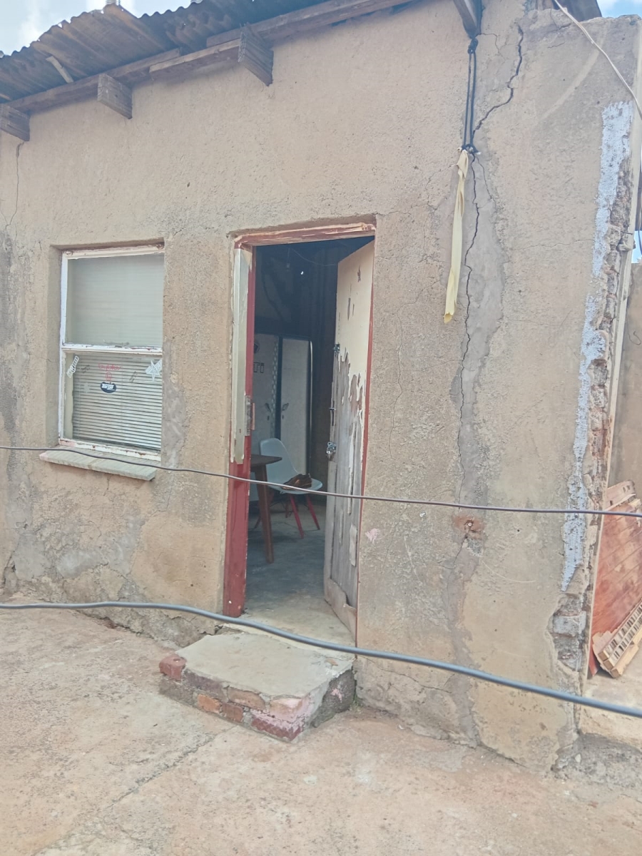 2 Bedroom Property for Sale in Senaoane Gauteng
