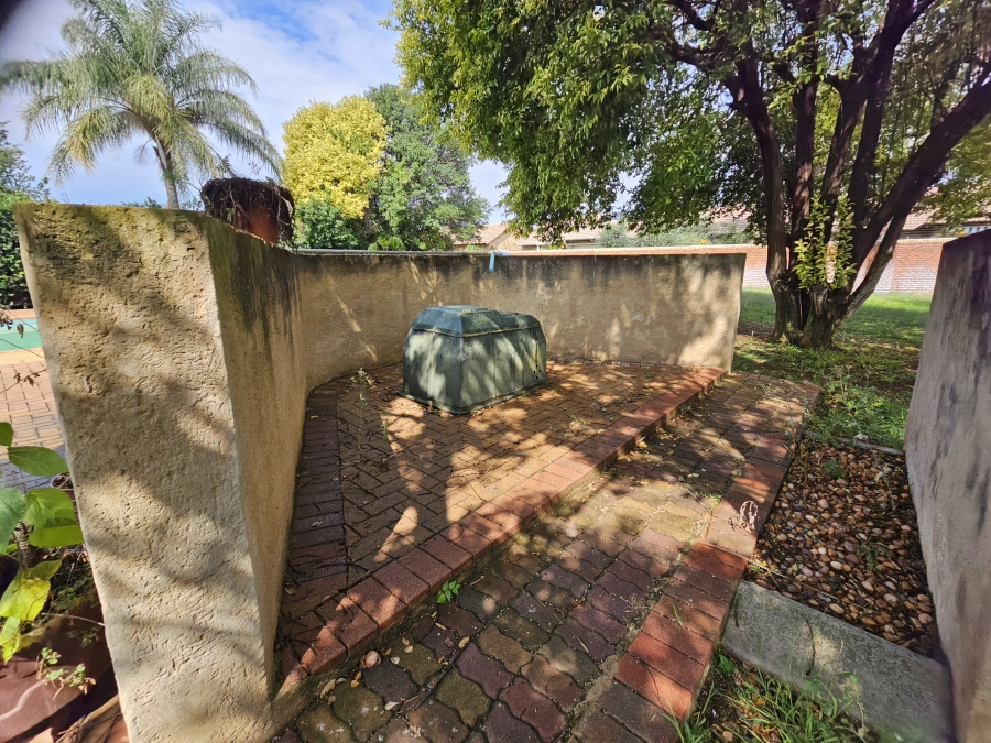 To Let 4 Bedroom Property for Rent in Montana Gauteng