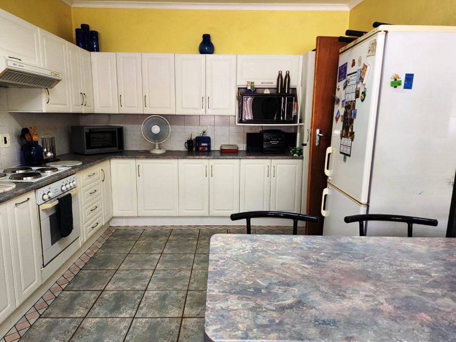 4 Bedroom Property for Sale in Dorandia Gauteng