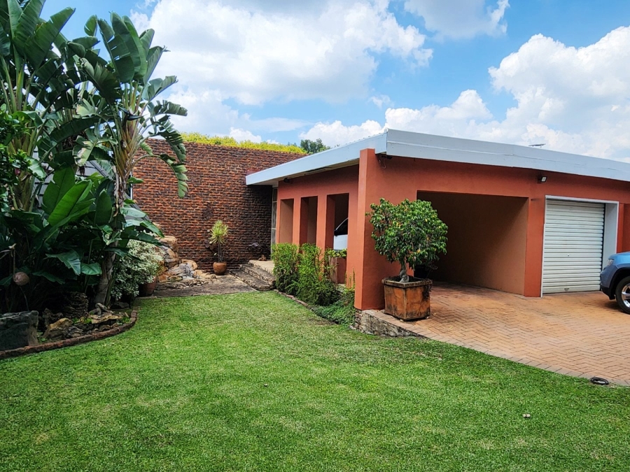 4 Bedroom Property for Sale in Dorandia Gauteng
