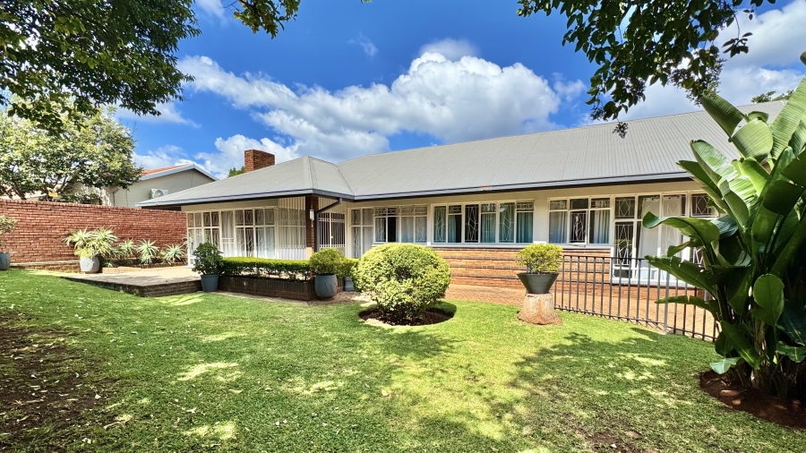 6 Bedroom Property for Sale in Monument Park Gauteng