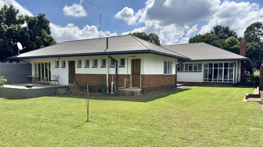 6 Bedroom Property for Sale in Monument Park Gauteng