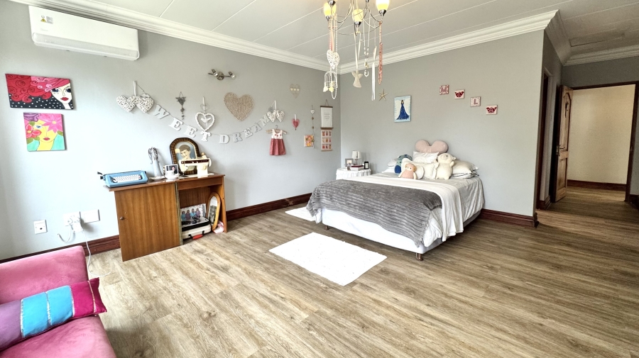 6 Bedroom Property for Sale in Olympus Gauteng