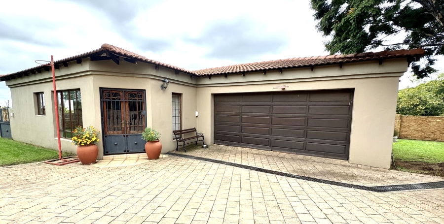 6 Bedroom Property for Sale in Olympus Gauteng