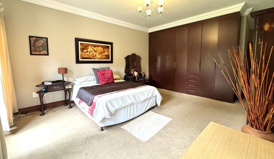 6 Bedroom Property for Sale in Olympus Gauteng