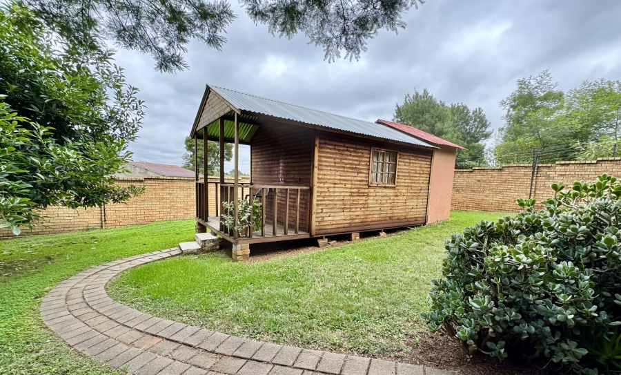 6 Bedroom Property for Sale in Olympus Gauteng