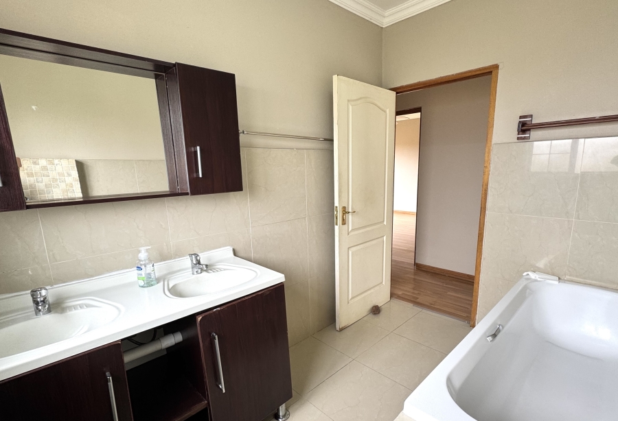 6 Bedroom Property for Sale in Olympus Gauteng
