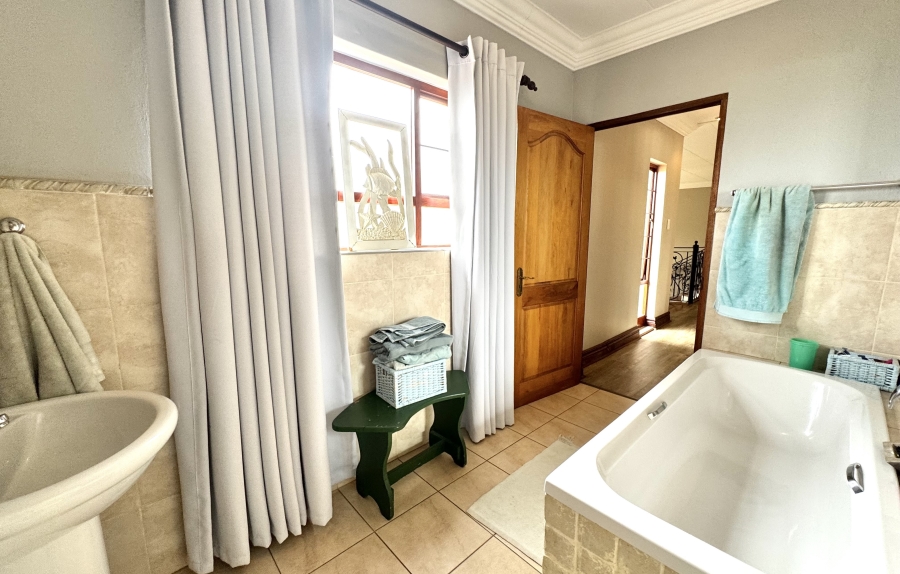 6 Bedroom Property for Sale in Olympus Gauteng