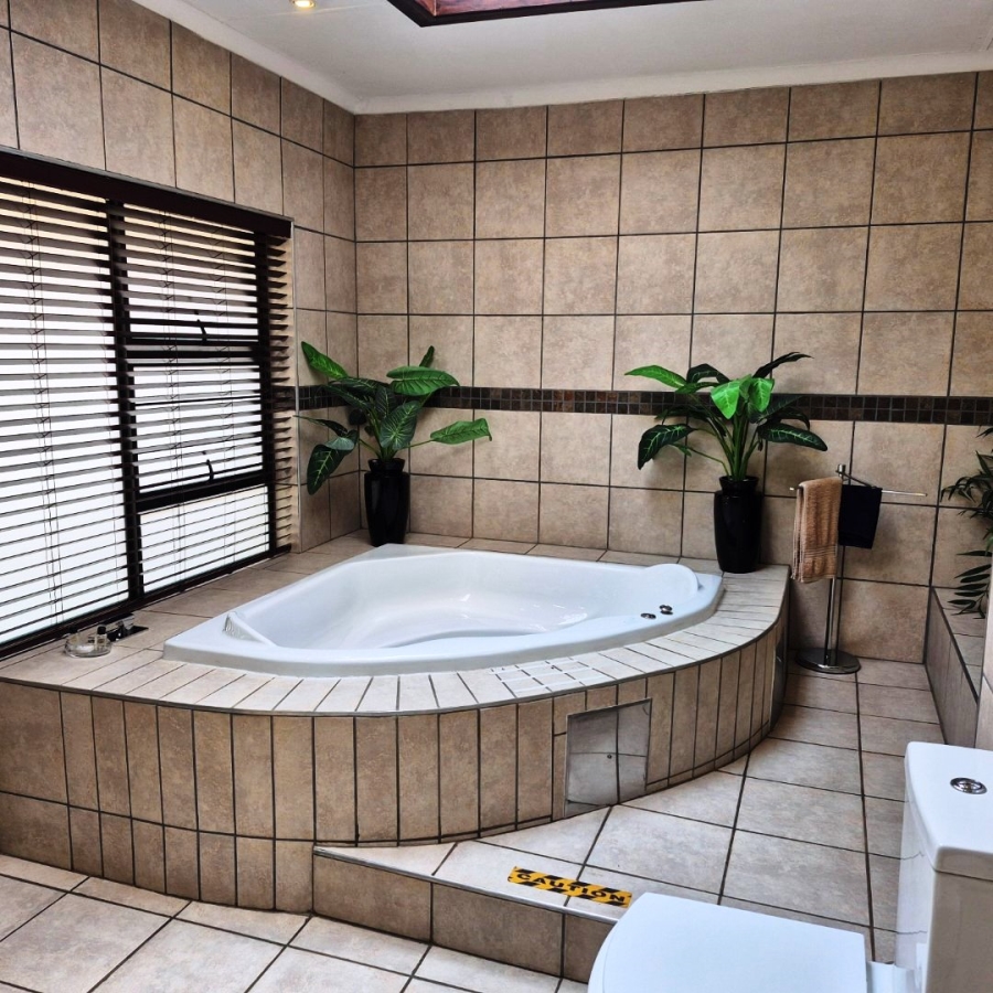 10 Bedroom Property for Sale in Wonderboom Gauteng