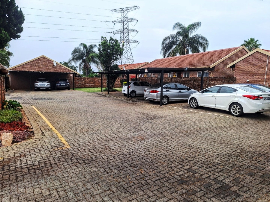 2 Bedroom Property for Sale in The Orchards Gauteng