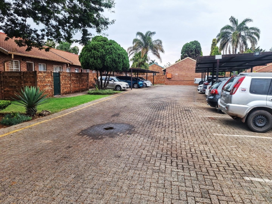 2 Bedroom Property for Sale in The Orchards Gauteng