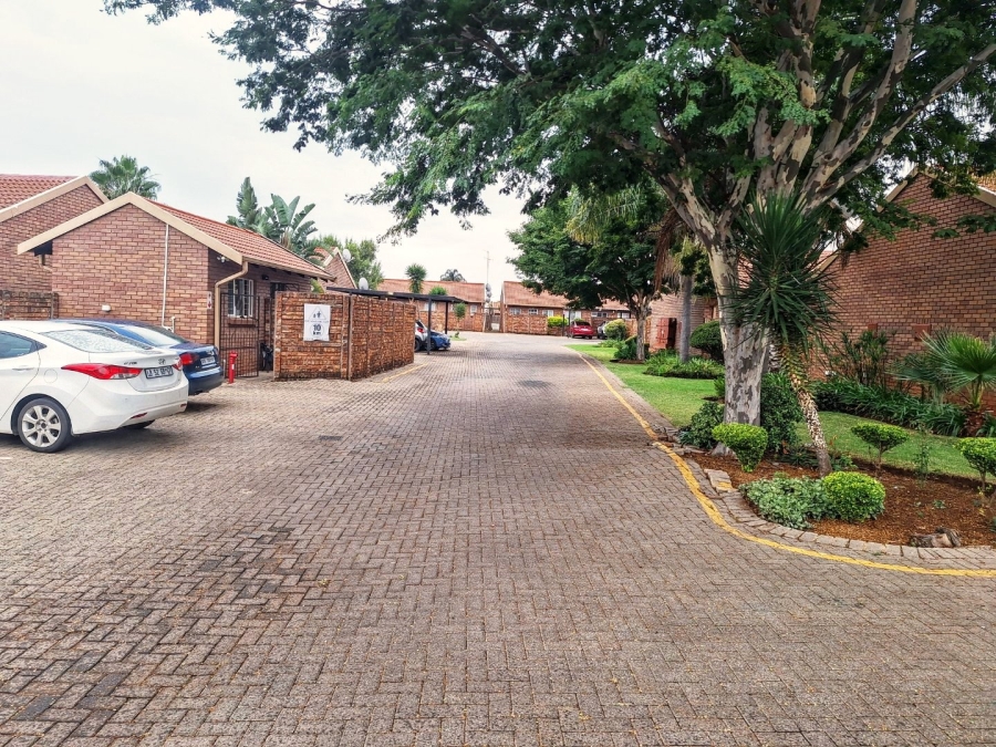 2 Bedroom Property for Sale in The Orchards Gauteng