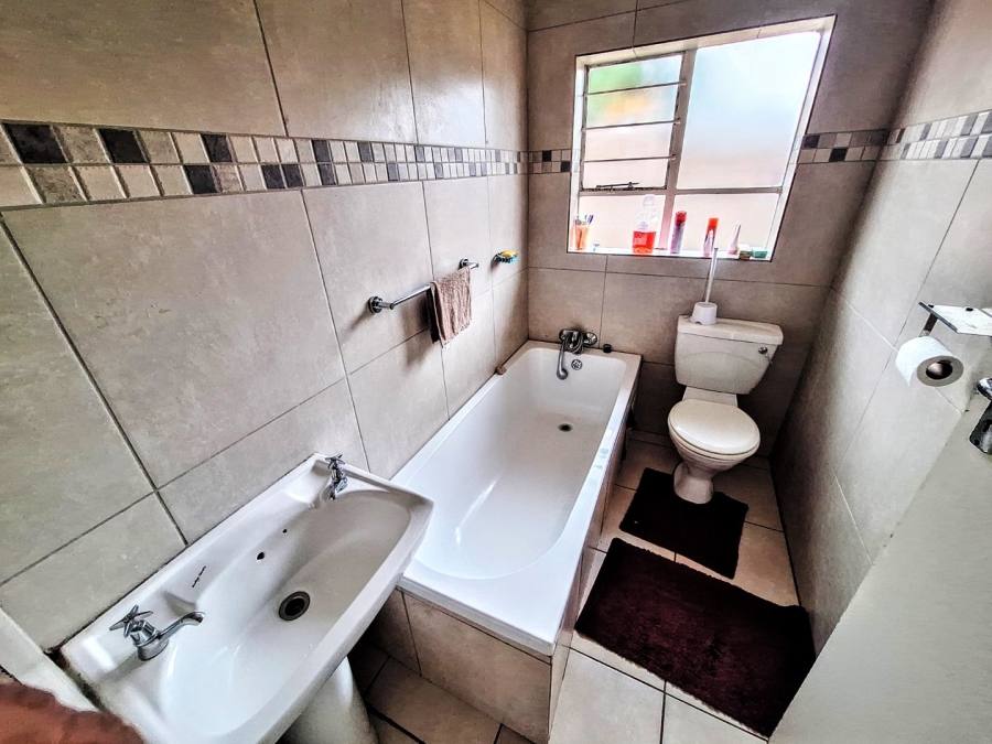2 Bedroom Property for Sale in The Orchards Gauteng