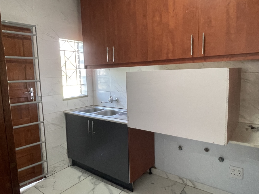 To Let 3 Bedroom Property for Rent in Glen Austin AH Gauteng
