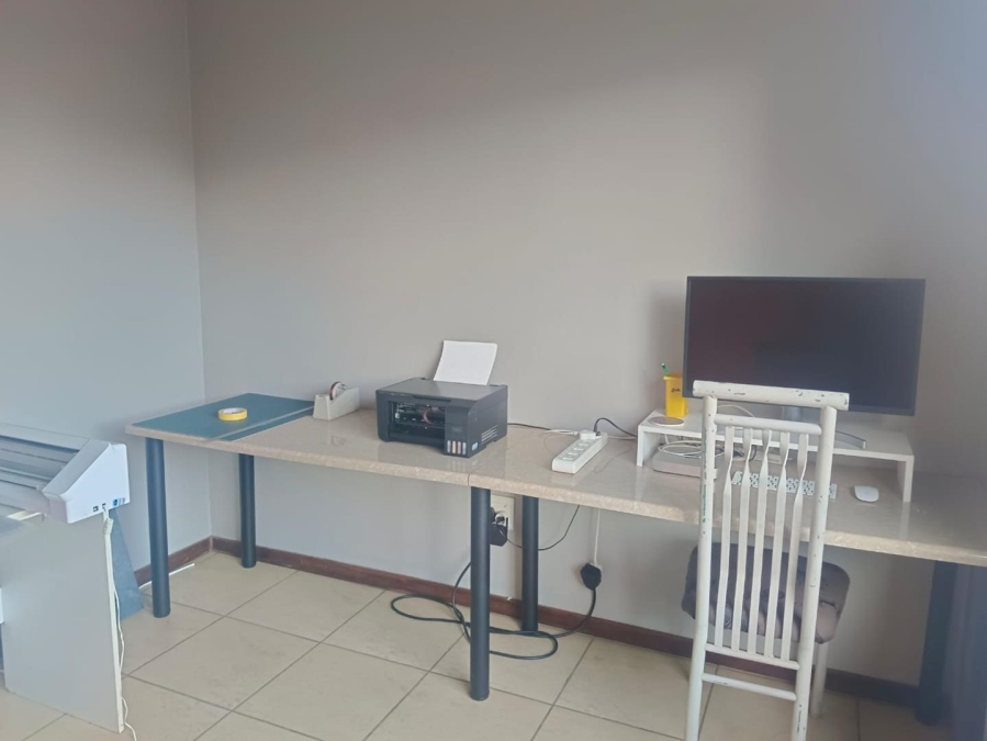 To Let 3 Bedroom Property for Rent in New Redruth Gauteng