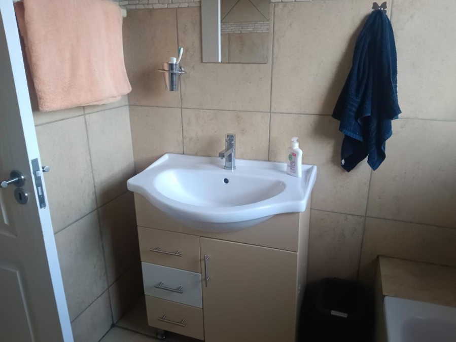 To Let 3 Bedroom Property for Rent in New Redruth Gauteng