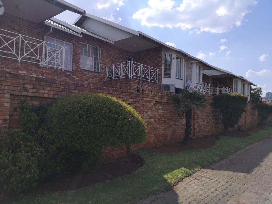 To Let 2 Bedroom Property for Rent in Brackenhurst Gauteng