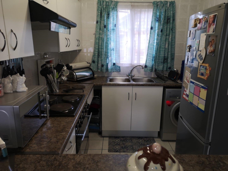 To Let 2 Bedroom Property for Rent in Brackenhurst Gauteng