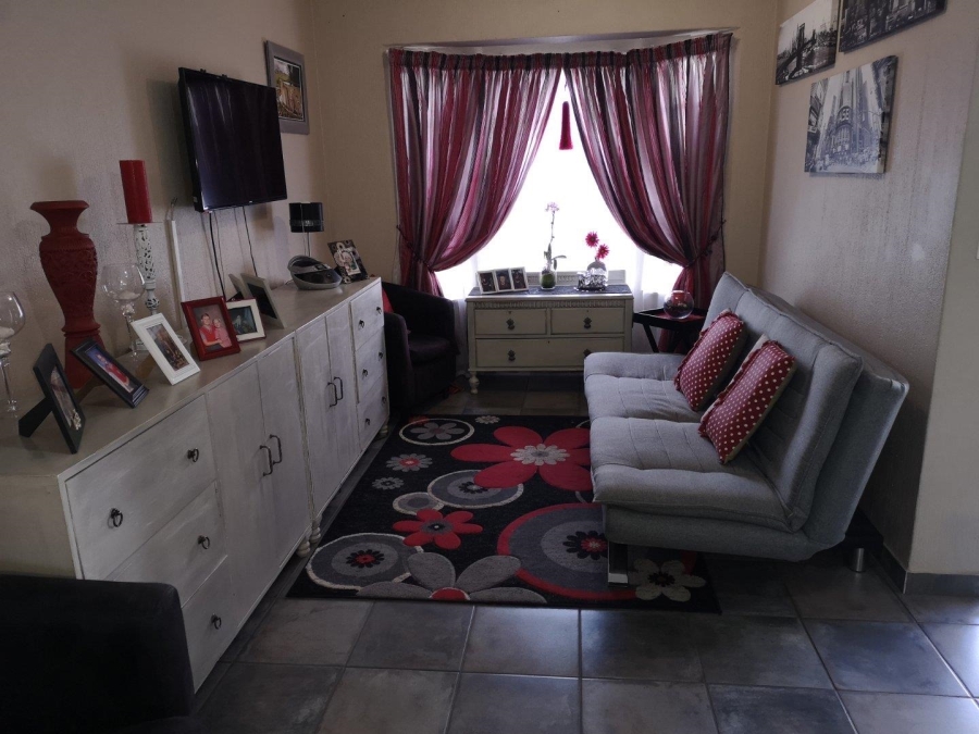 To Let 2 Bedroom Property for Rent in Brackenhurst Gauteng