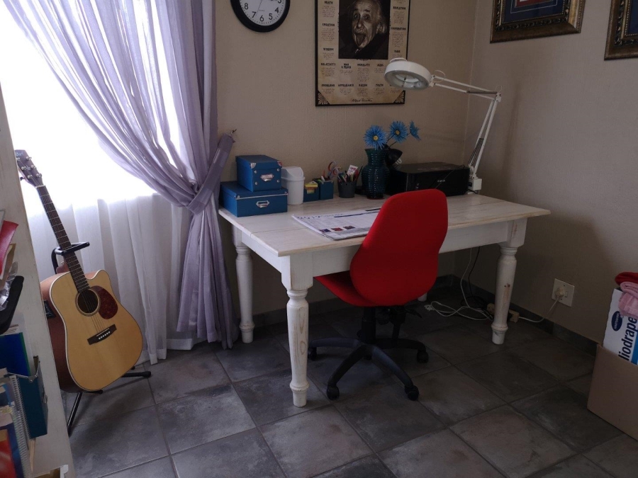 To Let 2 Bedroom Property for Rent in Brackenhurst Gauteng