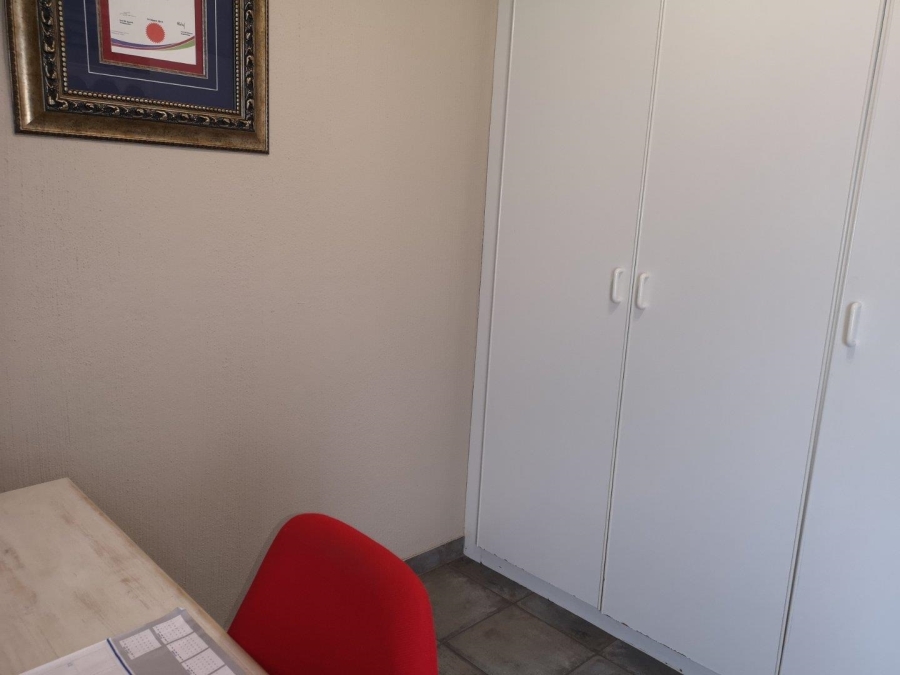 To Let 2 Bedroom Property for Rent in Brackenhurst Gauteng