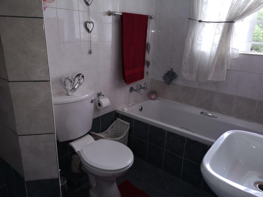 To Let 2 Bedroom Property for Rent in Brackenhurst Gauteng