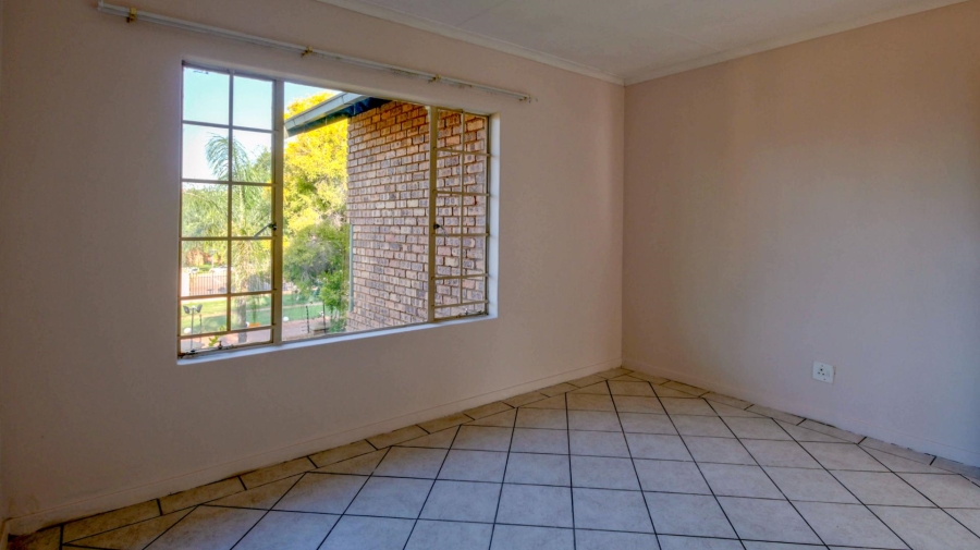 To Let 2 Bedroom Property for Rent in Faerie Glen Gauteng