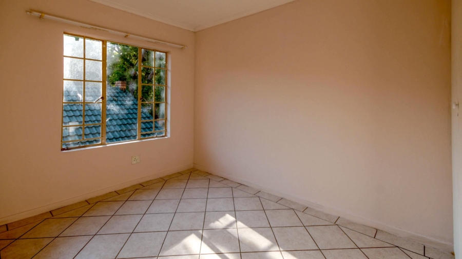 To Let 2 Bedroom Property for Rent in Faerie Glen Gauteng