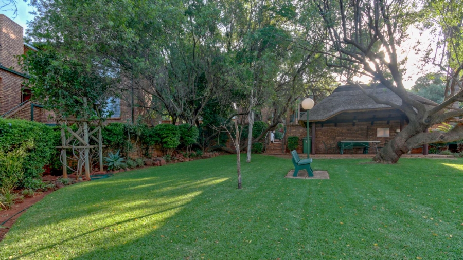 To Let 2 Bedroom Property for Rent in Faerie Glen Gauteng
