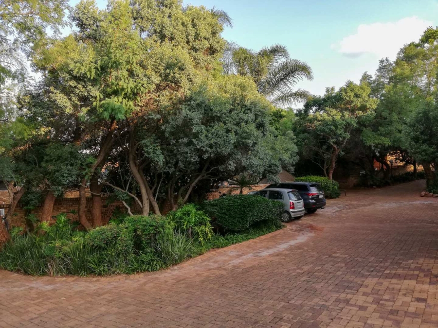 To Let 2 Bedroom Property for Rent in Faerie Glen Gauteng