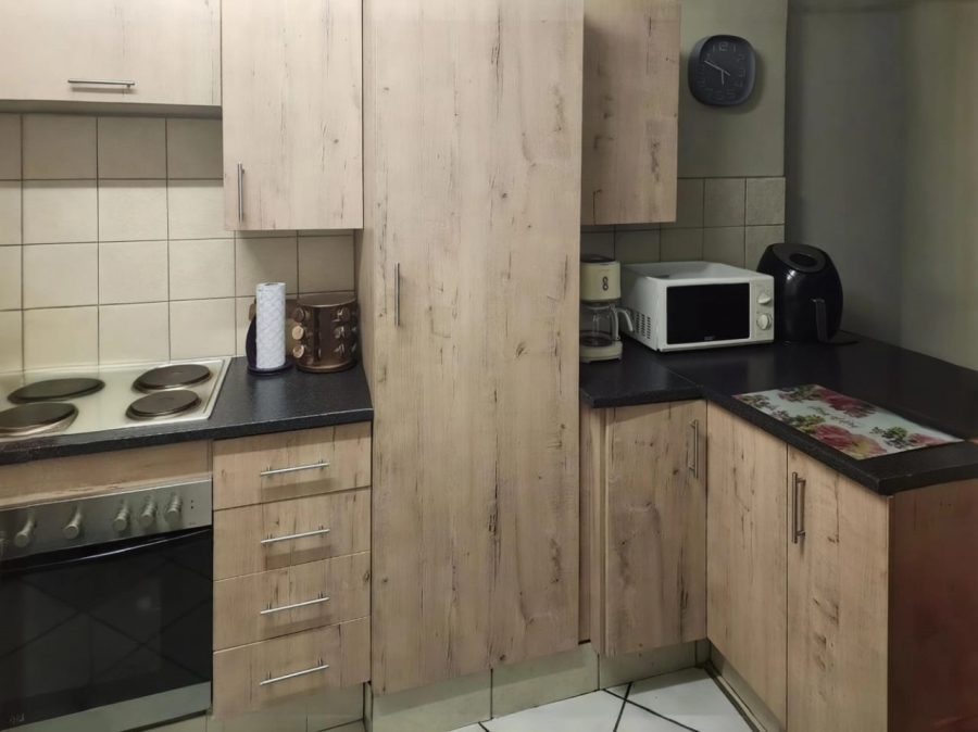 To Let 2 Bedroom Property for Rent in Faerie Glen Gauteng