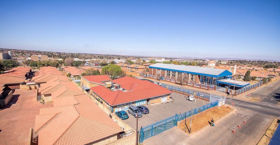 To Let 2 Bedroom Property for Rent in New Redruth Gauteng