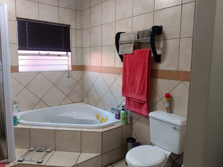 To Let 3 Bedroom Property for Rent in Elandshaven Gauteng