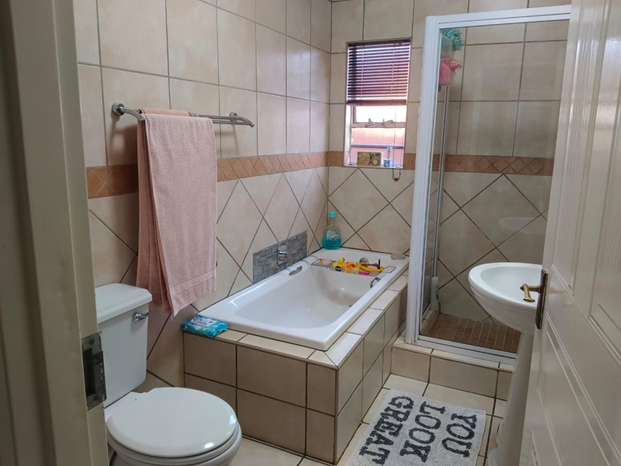 To Let 3 Bedroom Property for Rent in Elandshaven Gauteng