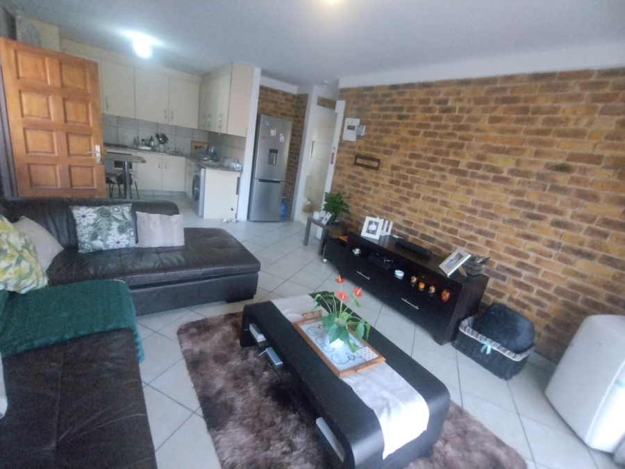 To Let 2 Bedroom Property for Rent in Brackendowns Gauteng