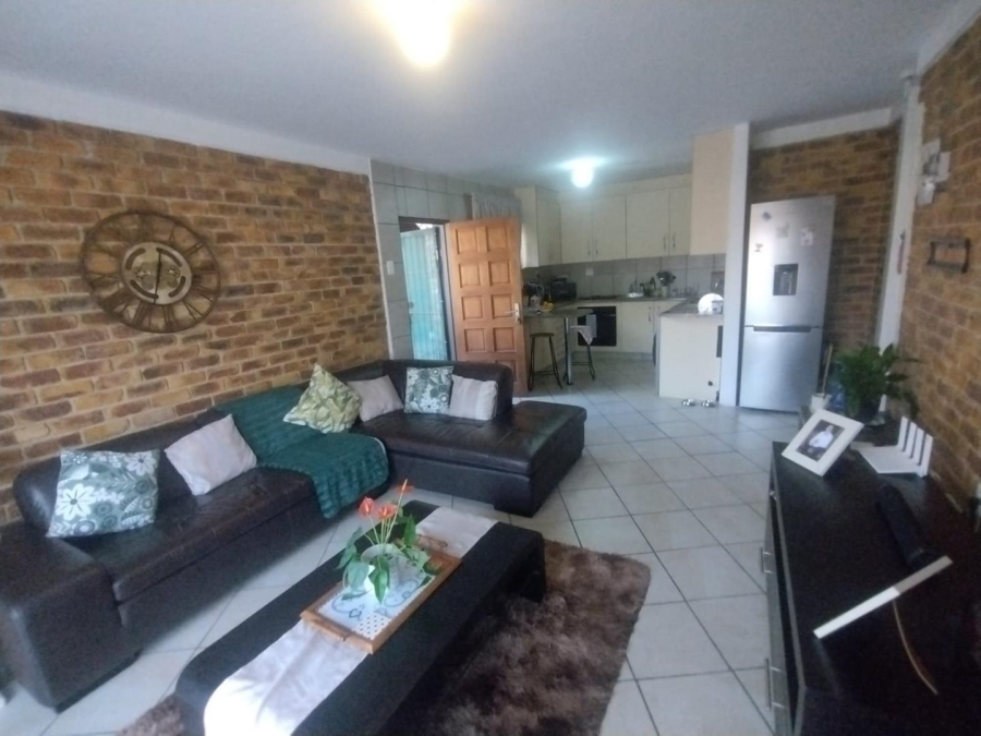 To Let 2 Bedroom Property for Rent in Brackendowns Gauteng