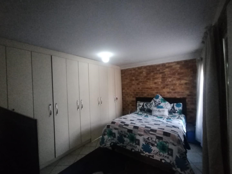 To Let 2 Bedroom Property for Rent in Brackendowns Gauteng