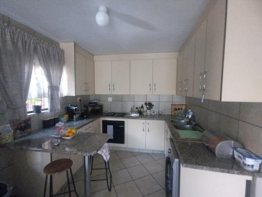 To Let 2 Bedroom Property for Rent in Brackendowns Gauteng