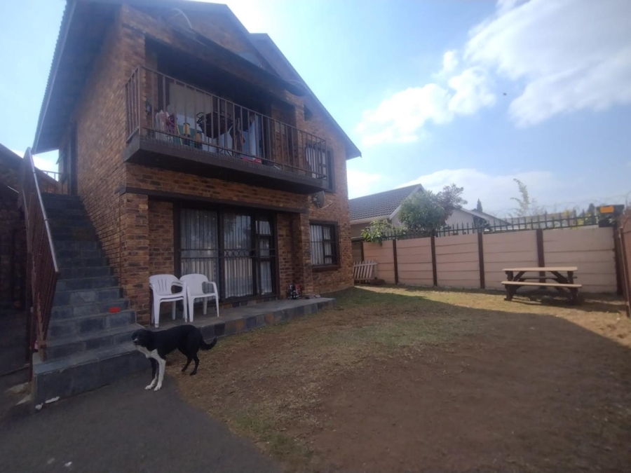 To Let 2 Bedroom Property for Rent in Brackendowns Gauteng