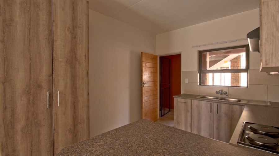 To Let 2 Bedroom Property for Rent in Wierdapark Gauteng