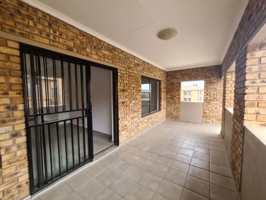 To Let 2 Bedroom Property for Rent in Wierdapark Gauteng