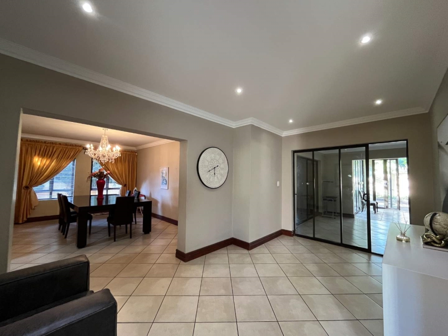 5 Bedroom Property for Sale in The Wilds Gauteng