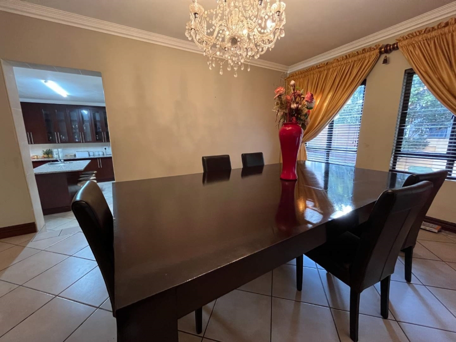5 Bedroom Property for Sale in The Wilds Gauteng