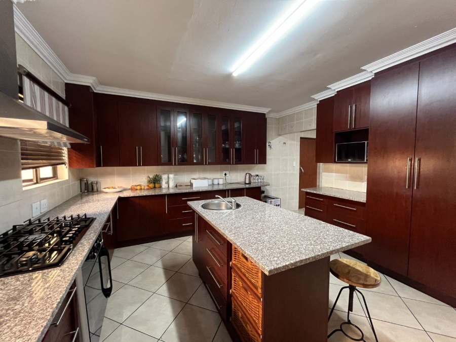 5 Bedroom Property for Sale in The Wilds Gauteng