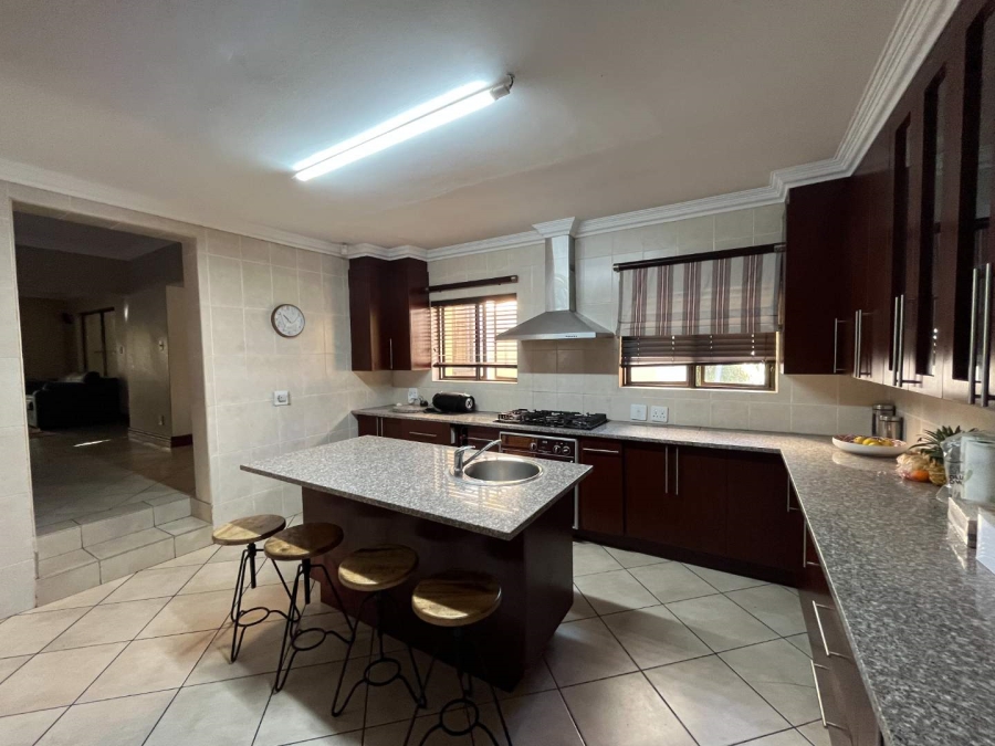 5 Bedroom Property for Sale in The Wilds Gauteng