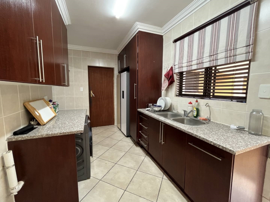 5 Bedroom Property for Sale in The Wilds Gauteng