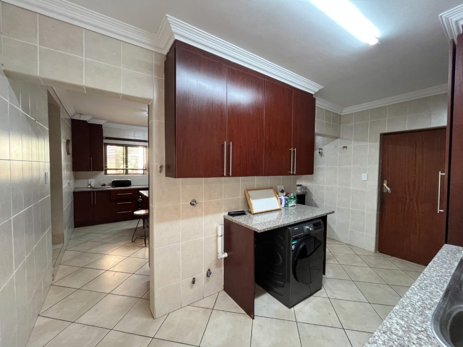 5 Bedroom Property for Sale in The Wilds Gauteng