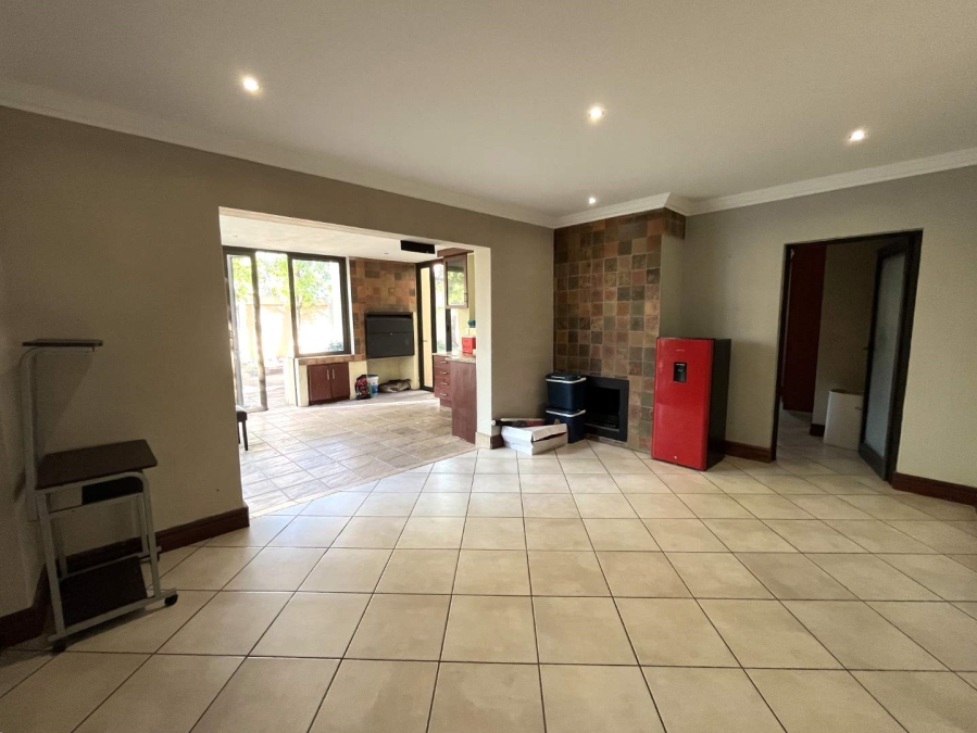 5 Bedroom Property for Sale in The Wilds Gauteng