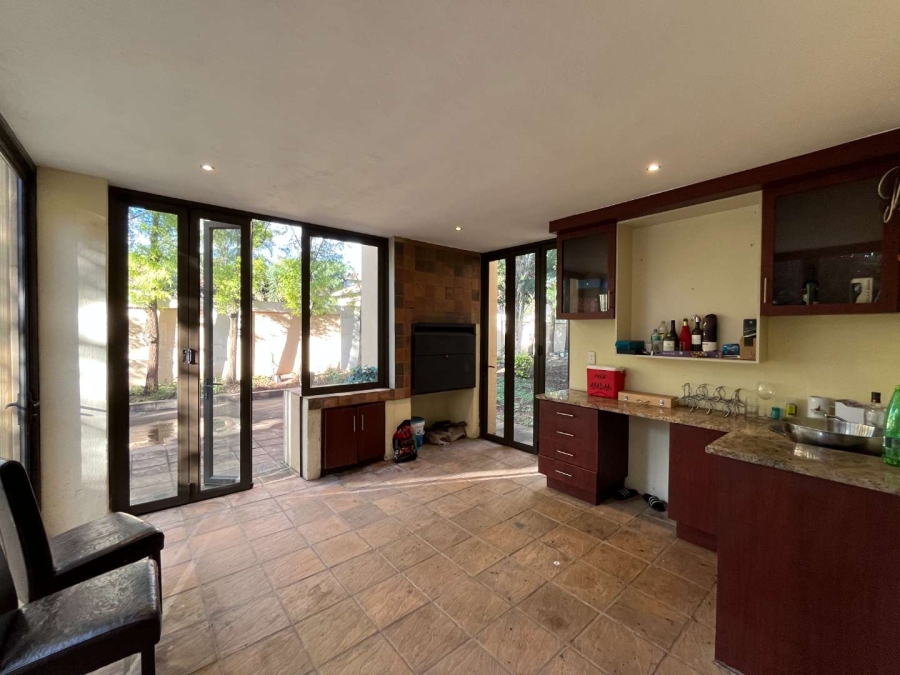 5 Bedroom Property for Sale in The Wilds Gauteng